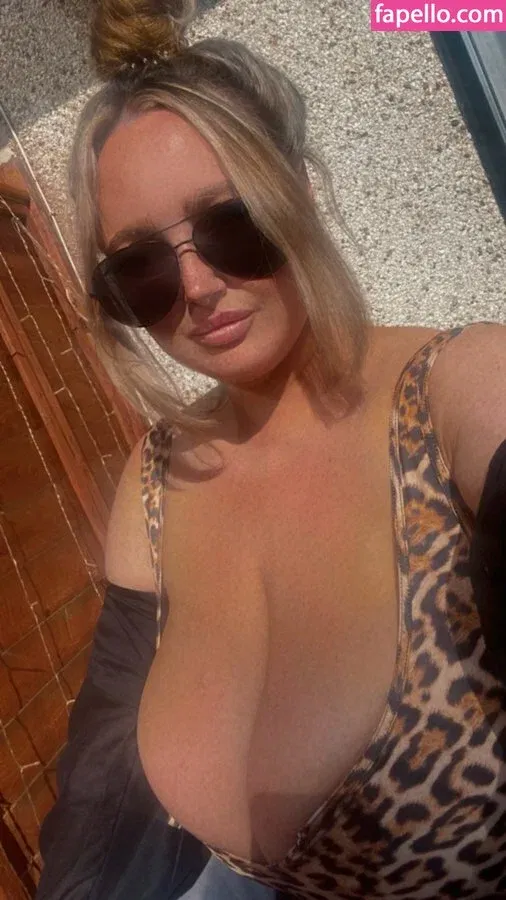 bustyholly Onlyfans Photo Gallery 