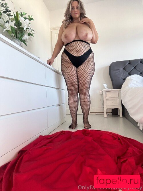 bustyholly Nude Onlyfans Photo 7