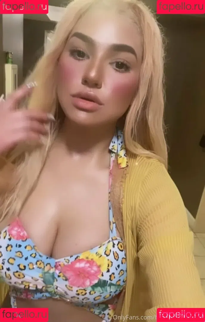 azariafreepage Onlyfans Photo Gallery 