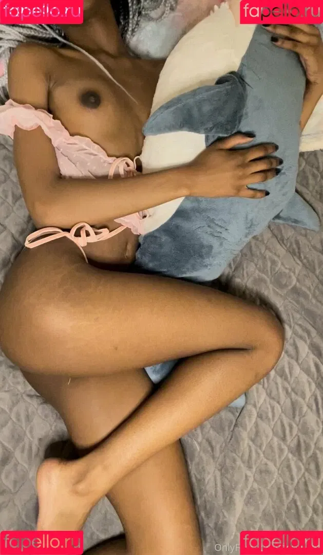 alyciaelvie Onlyfans Photo Gallery 