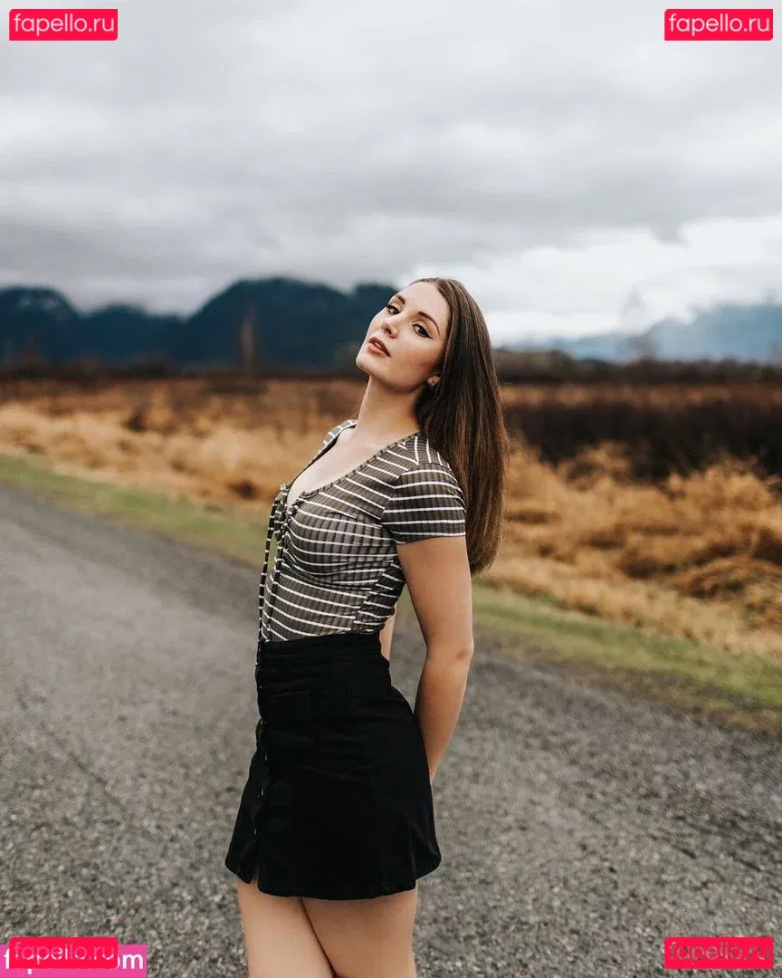 Lauren Southern Onlyfans Photo Gallery 