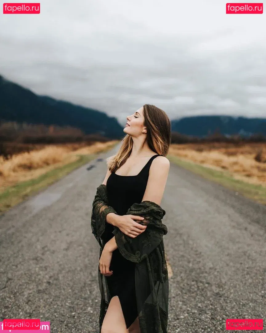 Lauren Southern Onlyfans Photo Gallery 