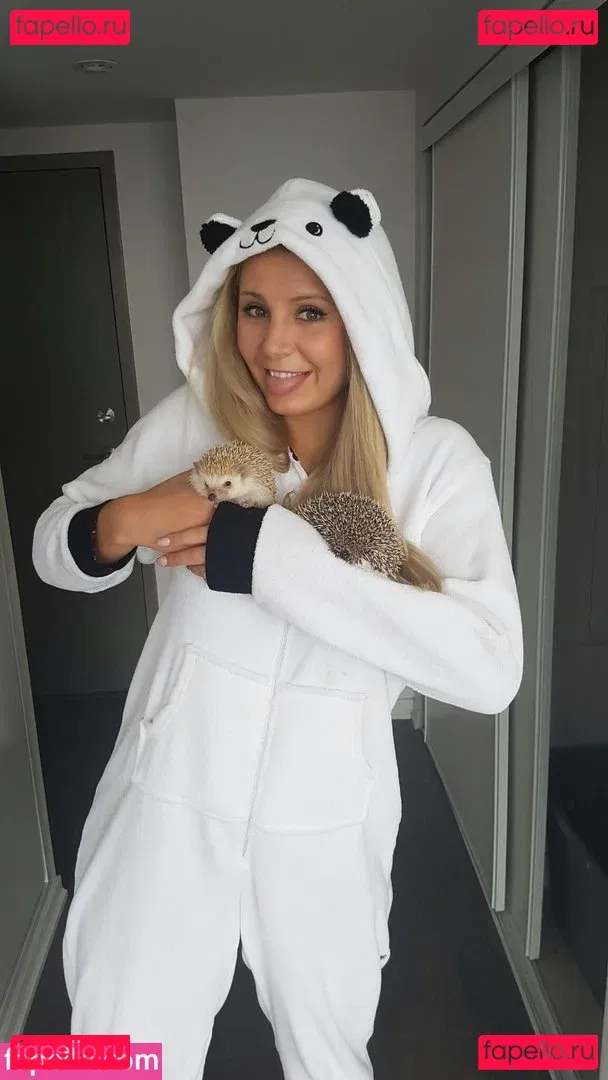 Lauren Southern Onlyfans Photo Gallery 