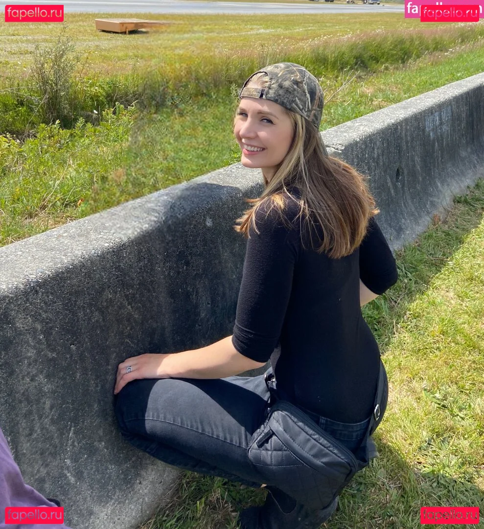 Lauren Southern Onlyfans Photo Gallery 