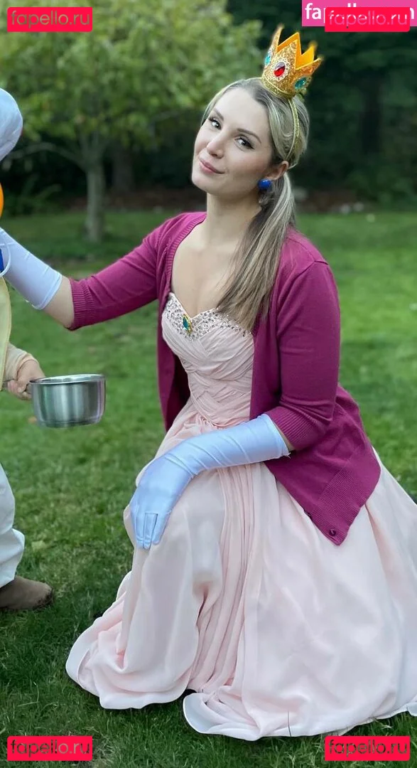 Lauren Southern Onlyfans Photo Gallery 