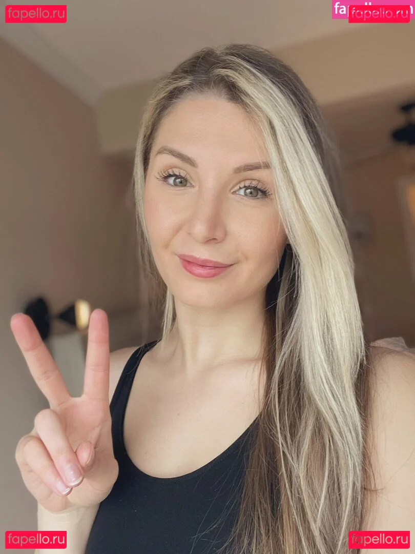 Lauren Southern Onlyfans Photo Gallery 