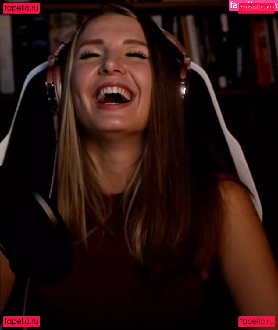 Lauren Southern Onlyfans Photo Gallery 