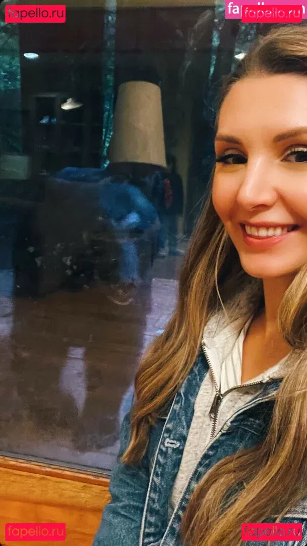 Lauren Southern Onlyfans Photo Gallery 