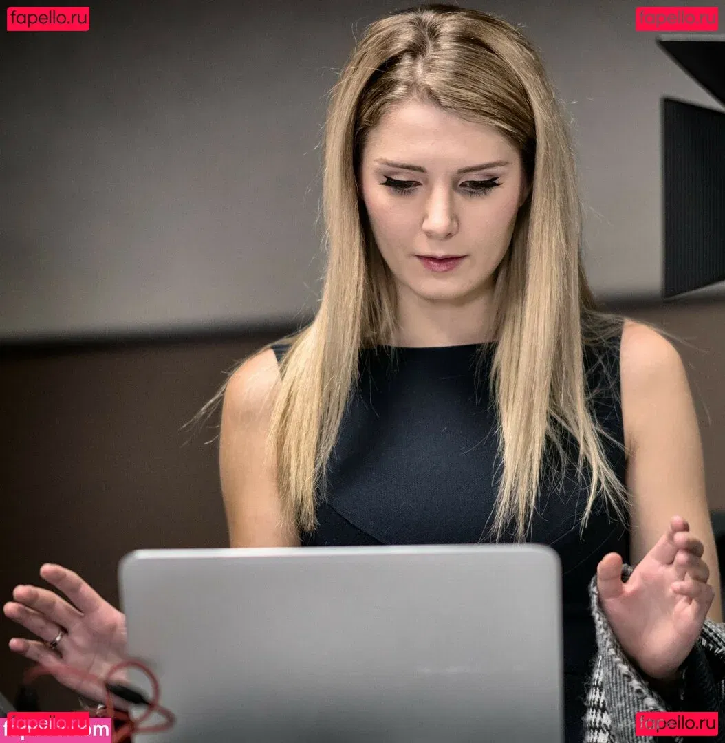 Lauren Southern Onlyfans Photo Gallery 