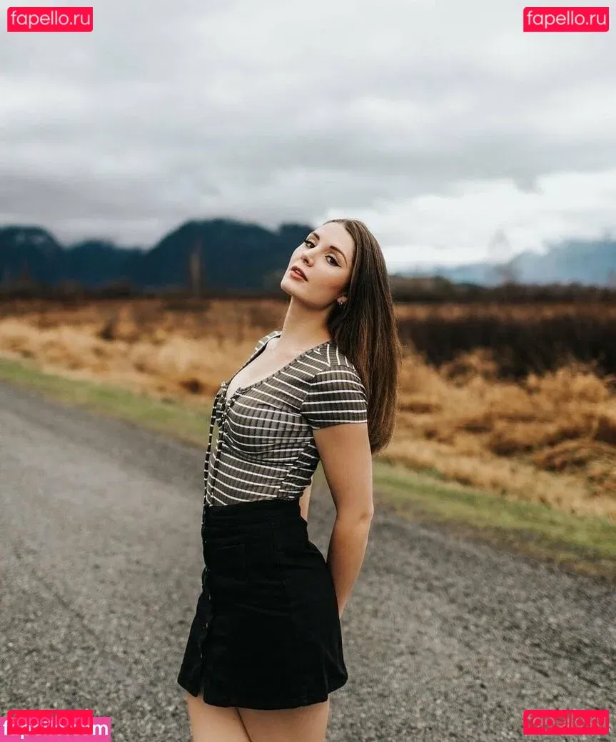 Lauren Southern Onlyfans Photo Gallery 