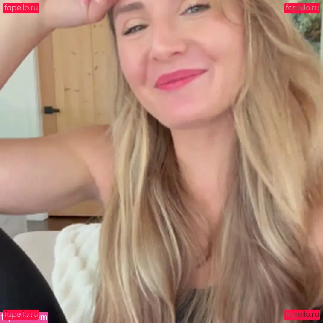 Lauren Southern Onlyfans Photo Gallery 