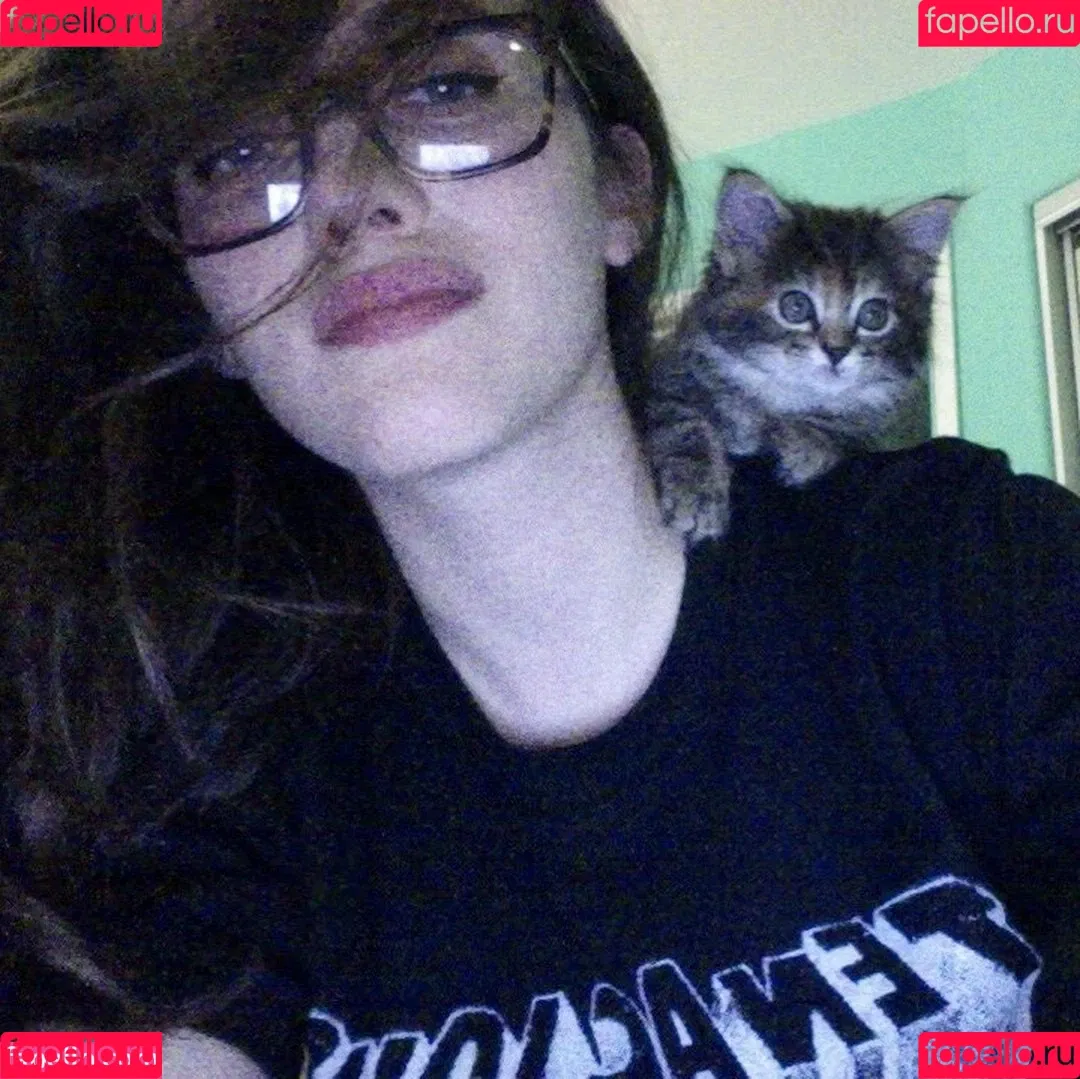 Kat Dennings Onlyfans Photo Gallery 