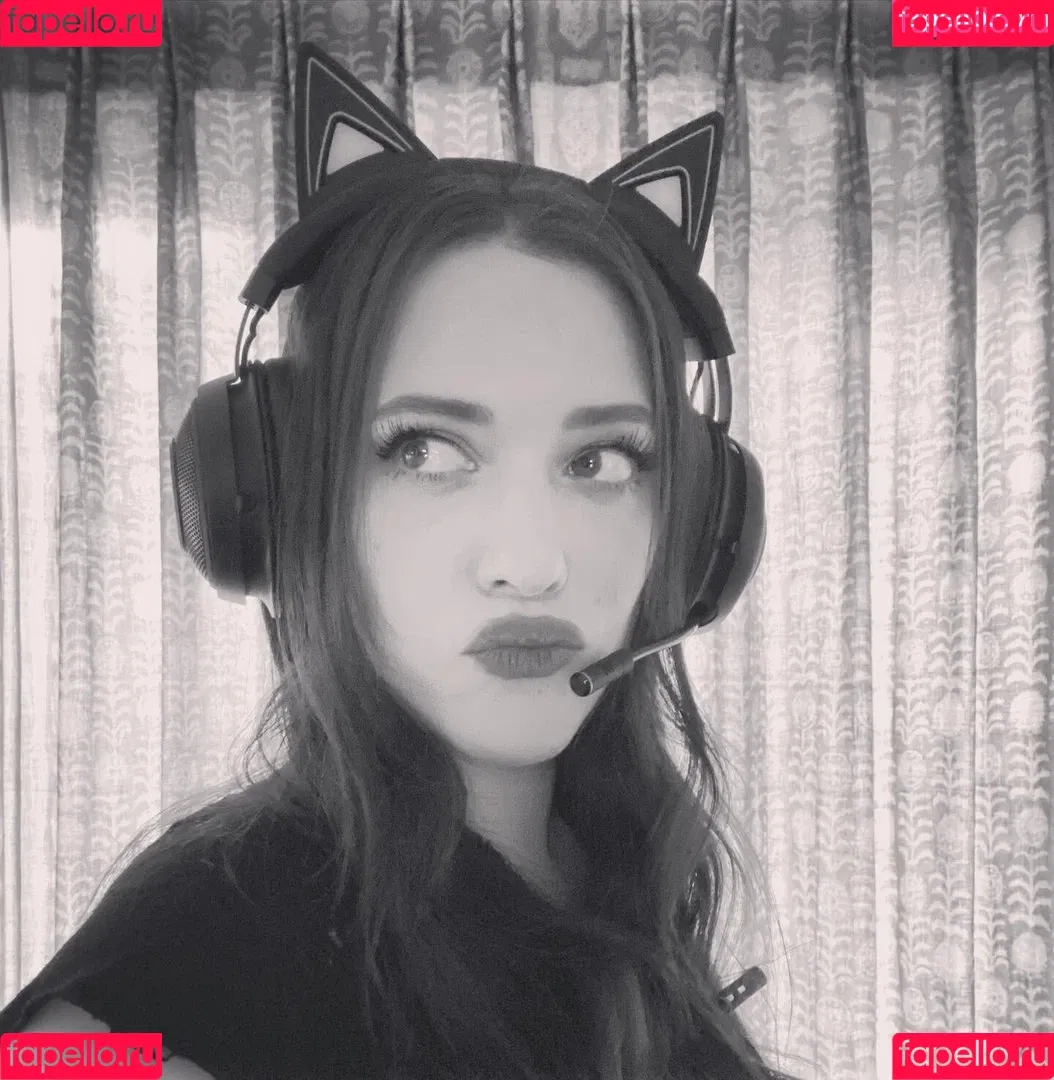 Kat Dennings Onlyfans Photo Gallery 