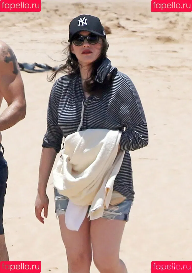Kat Dennings Onlyfans Photo Gallery 