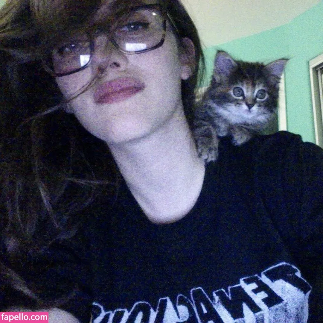 Kat Dennings Onlyfans Photo Gallery 