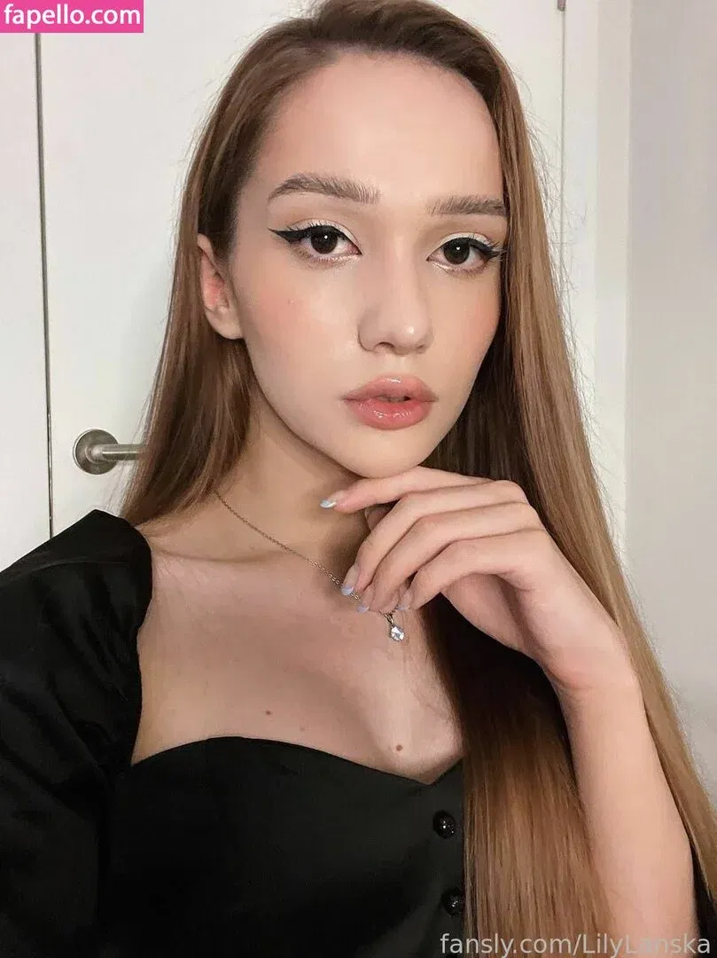 LilyLanska Onlyfans Photo Gallery 