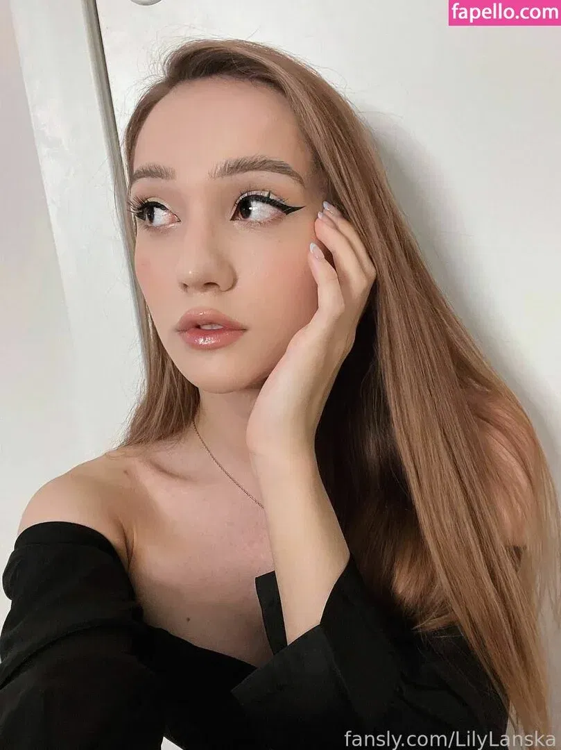 LilyLanska Onlyfans Photo Gallery 