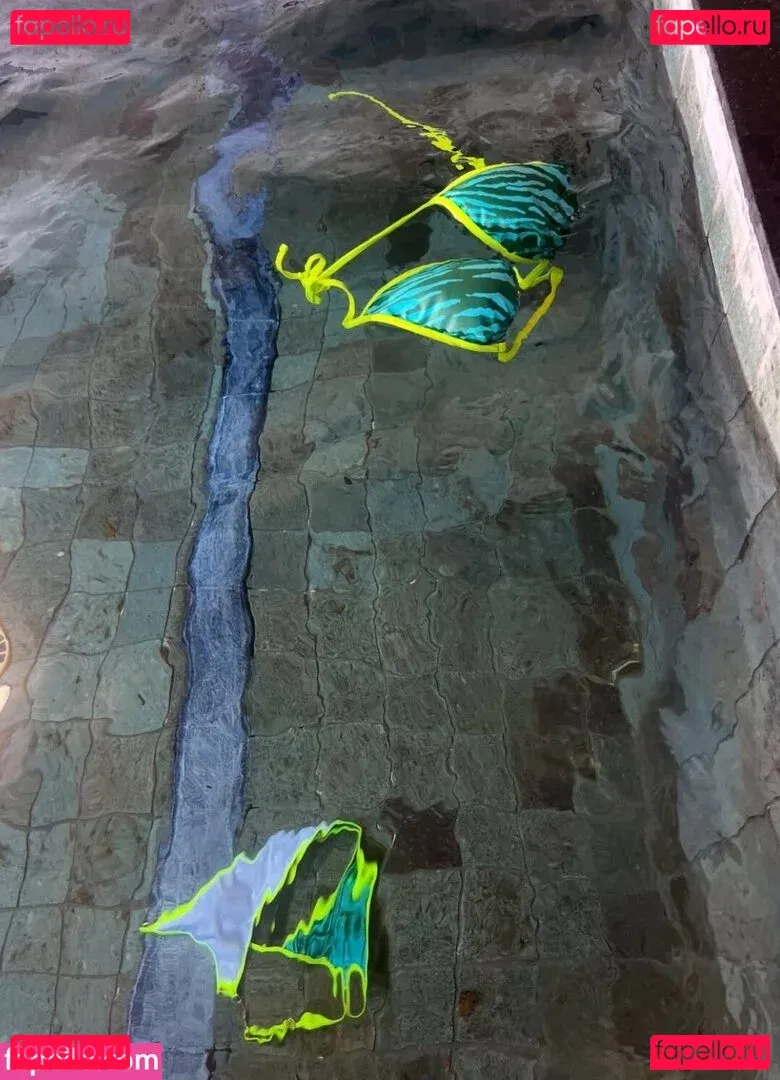 Barista Daisy Onlyfans Photo Gallery 