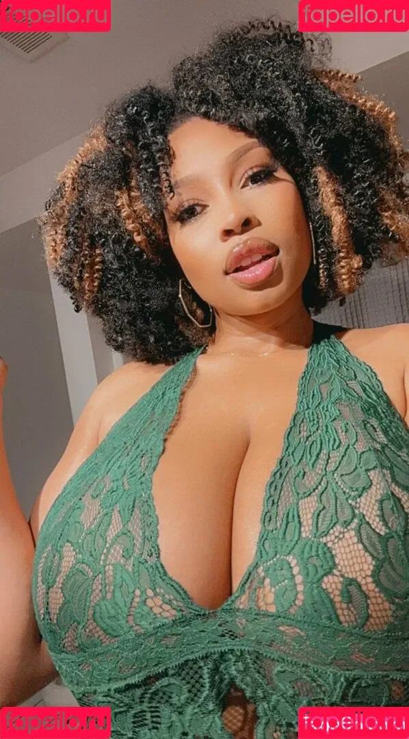 GoldenJans Onlyfans Photo Gallery 