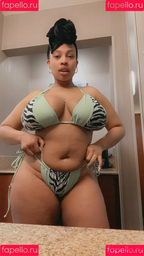 GoldenJans Onlyfans Photo Gallery 