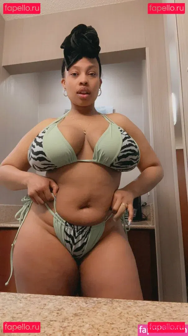 GoldenJans Onlyfans Photo Gallery 