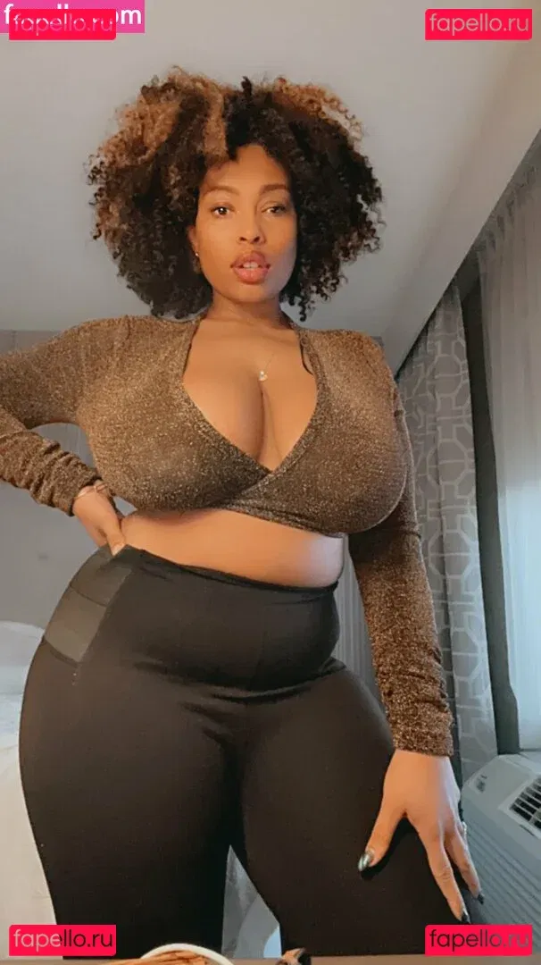 GoldenJans Onlyfans Photo Gallery 