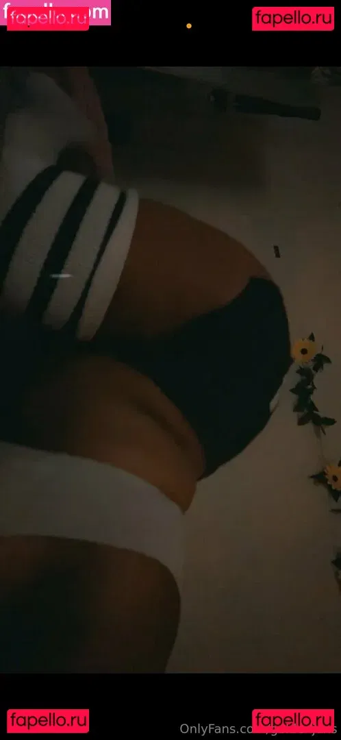 GoldenJans Onlyfans Photo Gallery 