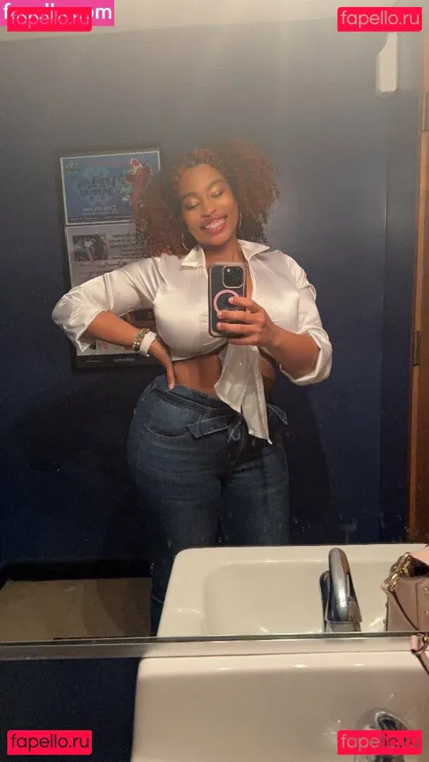 GoldenJans Onlyfans Photo Gallery 