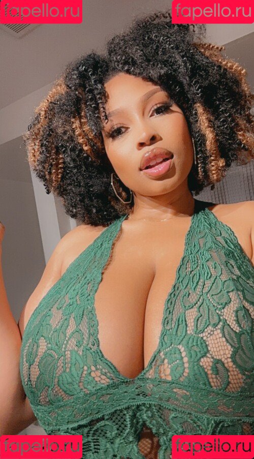 GoldenJans Onlyfans Photo Gallery 