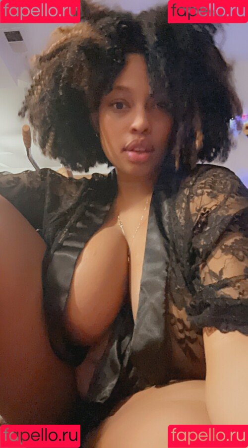 GoldenJans Onlyfans Photo Gallery 