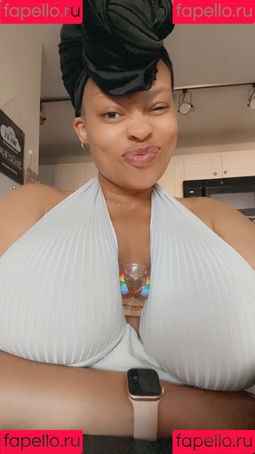 GoldenJans Onlyfans Photo Gallery 