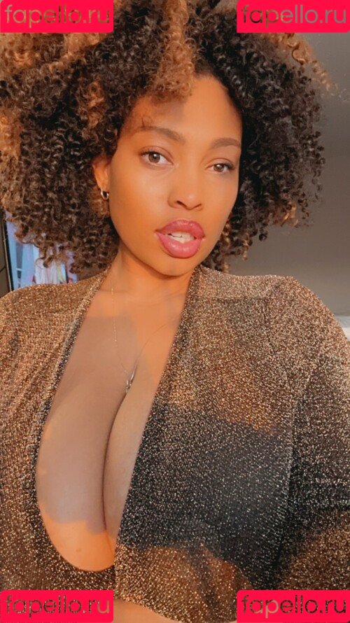 GoldenJans Onlyfans Photo Gallery 