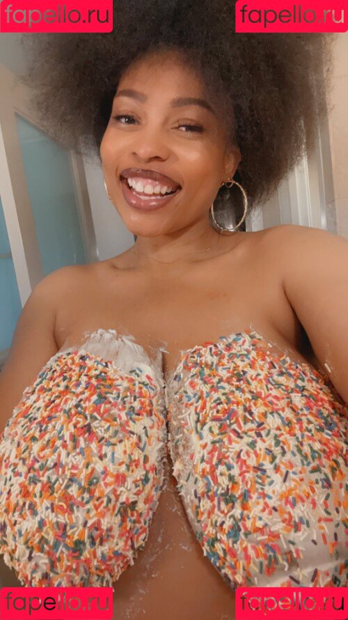 GoldenJans Onlyfans Photo Gallery 