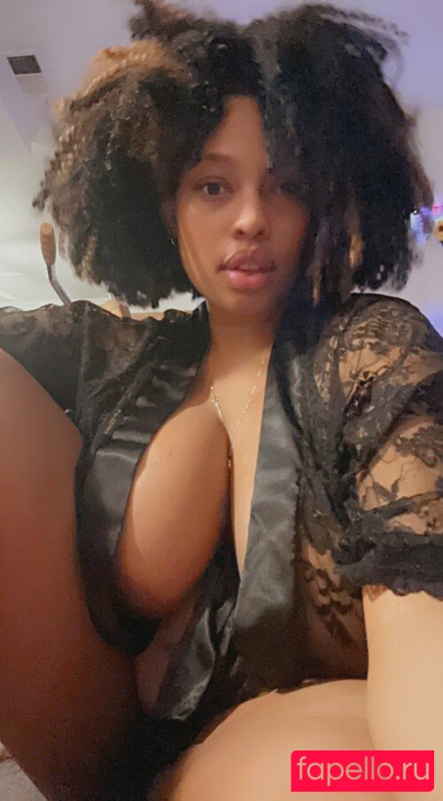 GoldenJans Onlyfans Photo Gallery 