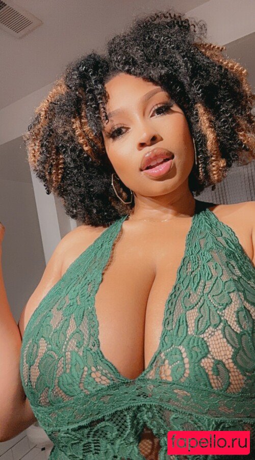 GoldenJans Onlyfans Photo Gallery 