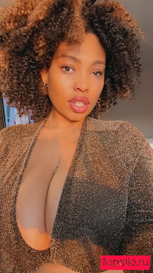 GoldenJans Onlyfans Photo Gallery 