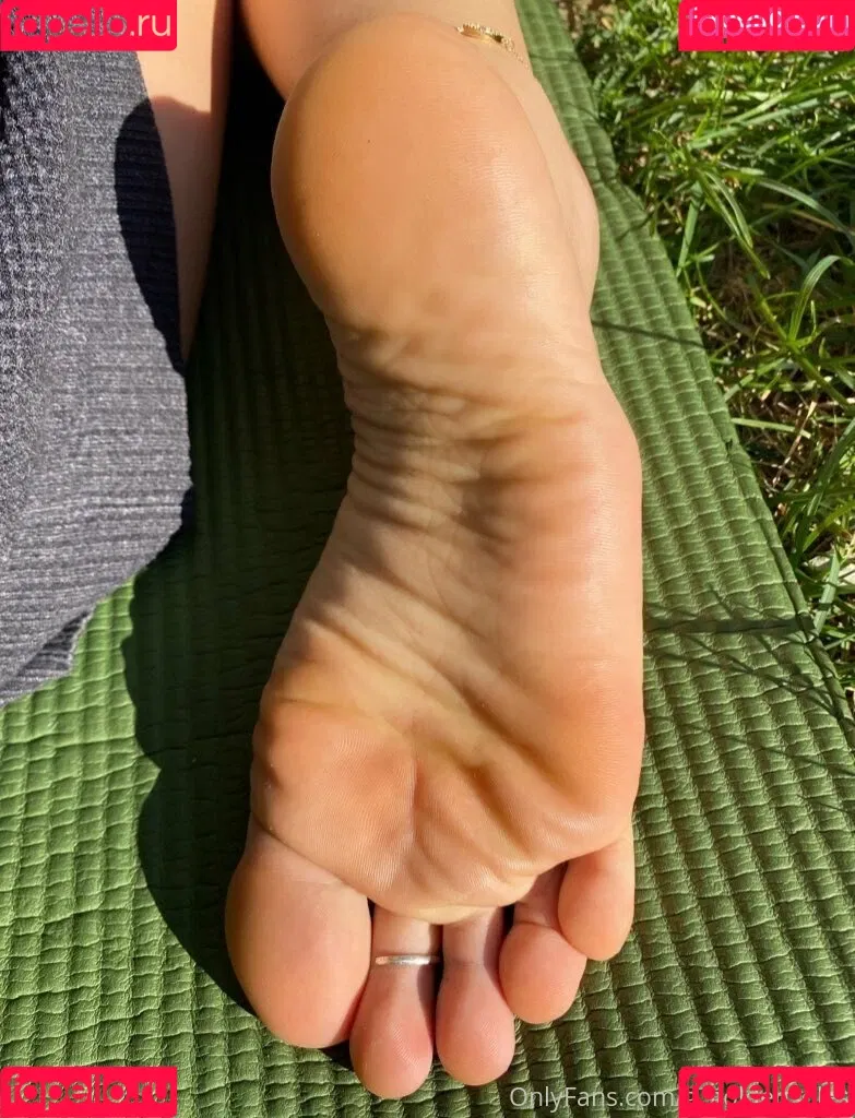 G_goldensoles Onlyfans Photo Gallery 