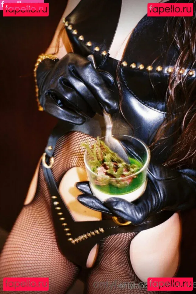 evavee Onlyfans Photo Gallery 