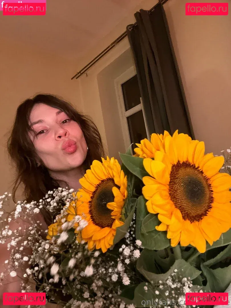 evavee Onlyfans Photo Gallery 