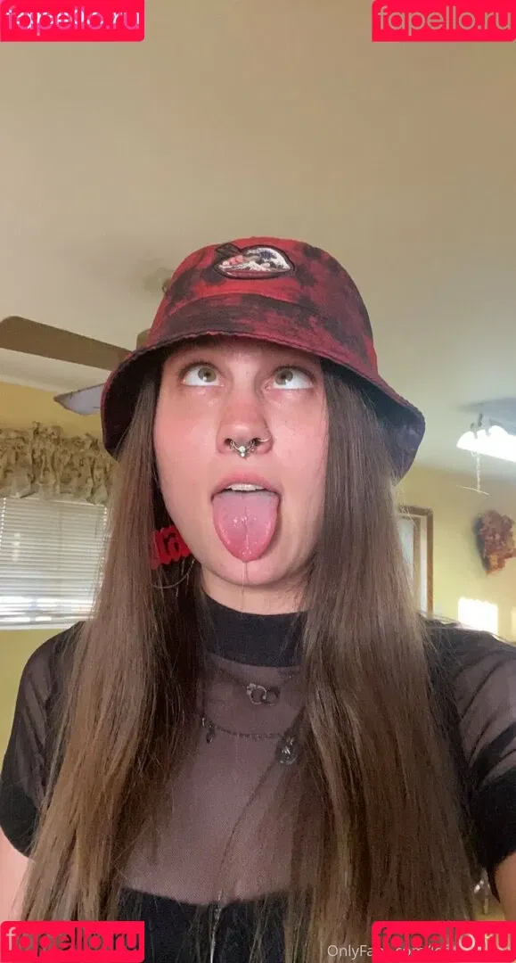 leftfordread Onlyfans Photo Gallery 