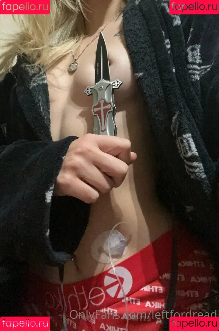 leftfordread Onlyfans Photo Gallery 