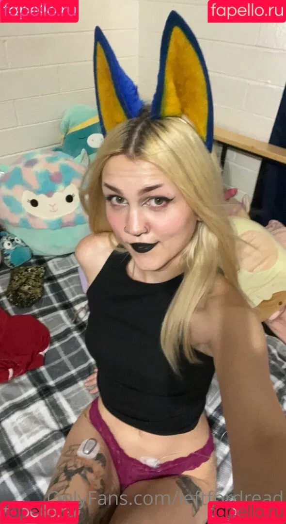leftfordread Onlyfans Photo Gallery 