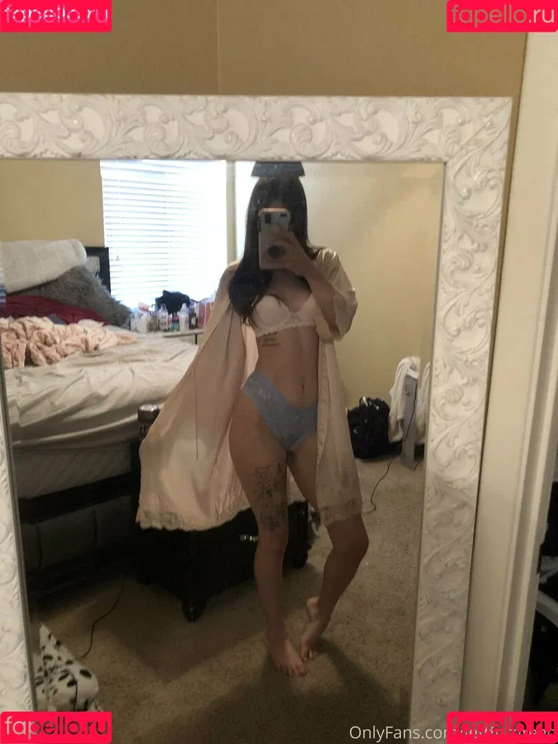 leftfordread Onlyfans Photo Gallery 
