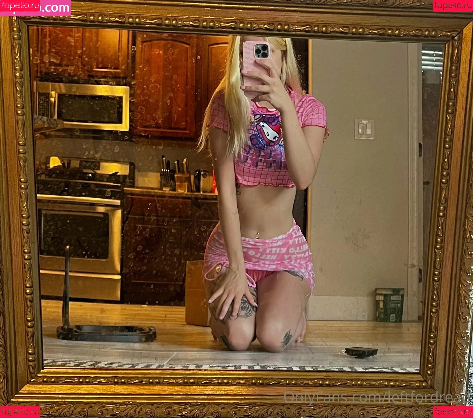 leftfordread Onlyfans Photo Gallery 