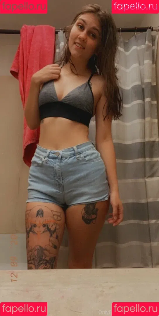 leftfordread Onlyfans Photo Gallery 