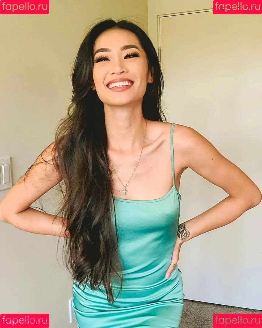 Elizabeth Tran Onlyfans Photo Gallery 