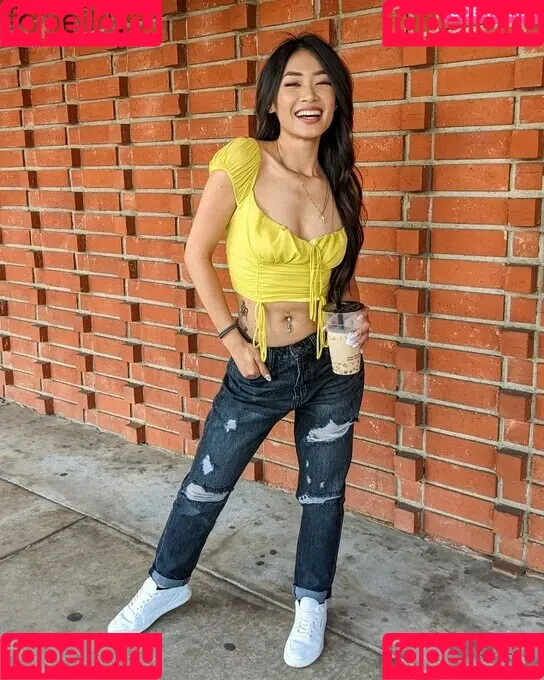 Elizabeth Tran Onlyfans Photo Gallery 