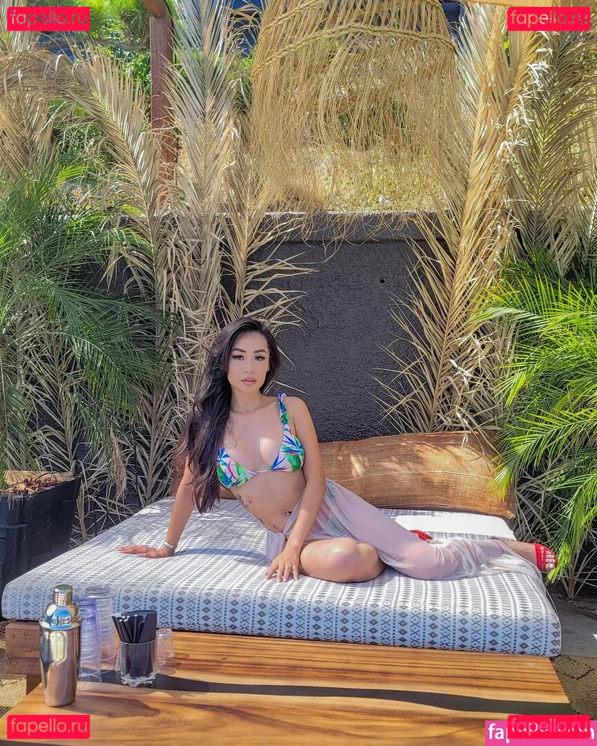 Elizabeth Tran Onlyfans Photo Gallery 