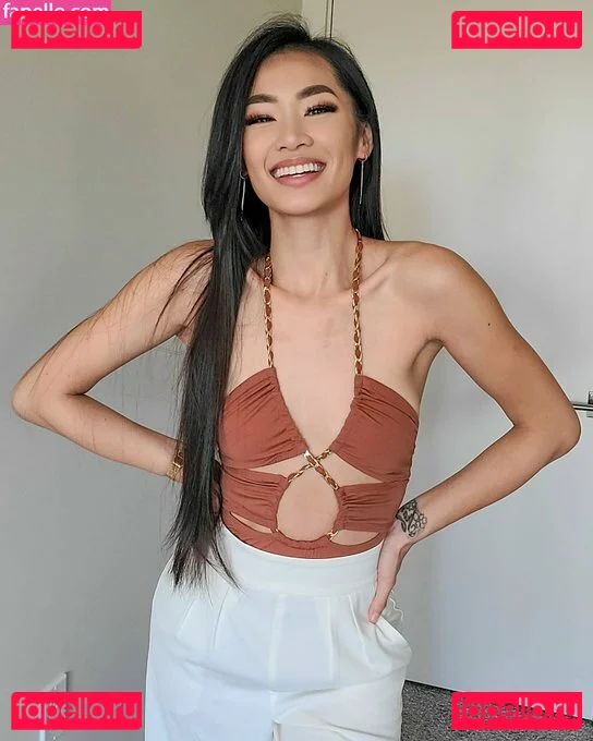 Elizabeth Tran Onlyfans Photo Gallery 