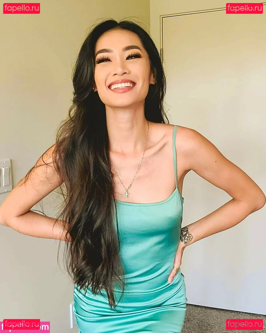 Elizabeth Tran Onlyfans Photo Gallery 